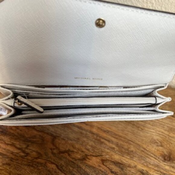 NWT Michael Kors Fulton White Vanilla MK Signature LG Gusset Carryall Wallet - Picture 5 of 8